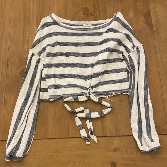 Cute Boutique Umgee tie top - Picture 1 of 3
